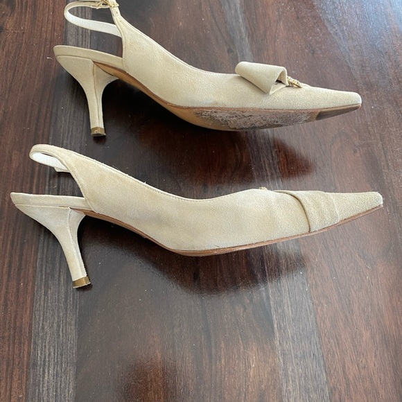 Stuart Weitzman tan and gold sling back pumps - Picture 7 of 10